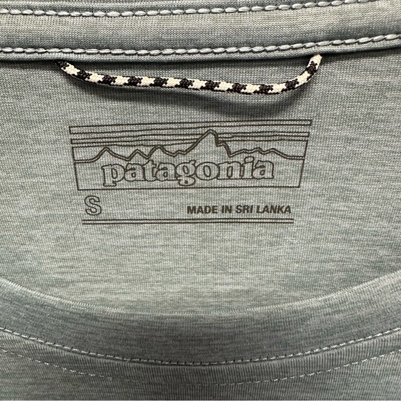 Patagonia men’s tshirt capilene cool blue wave graphic size small - Picture 5 of 5